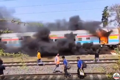 New-Delhi-Chennai-Grant-Trunk-Express-fire